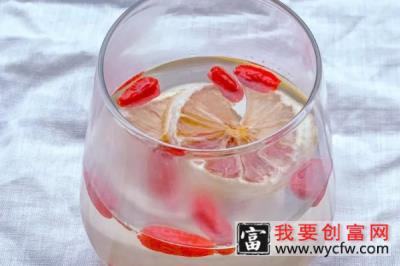 柠檬配什么泡水喝最好 泡柠檬水的正确方法